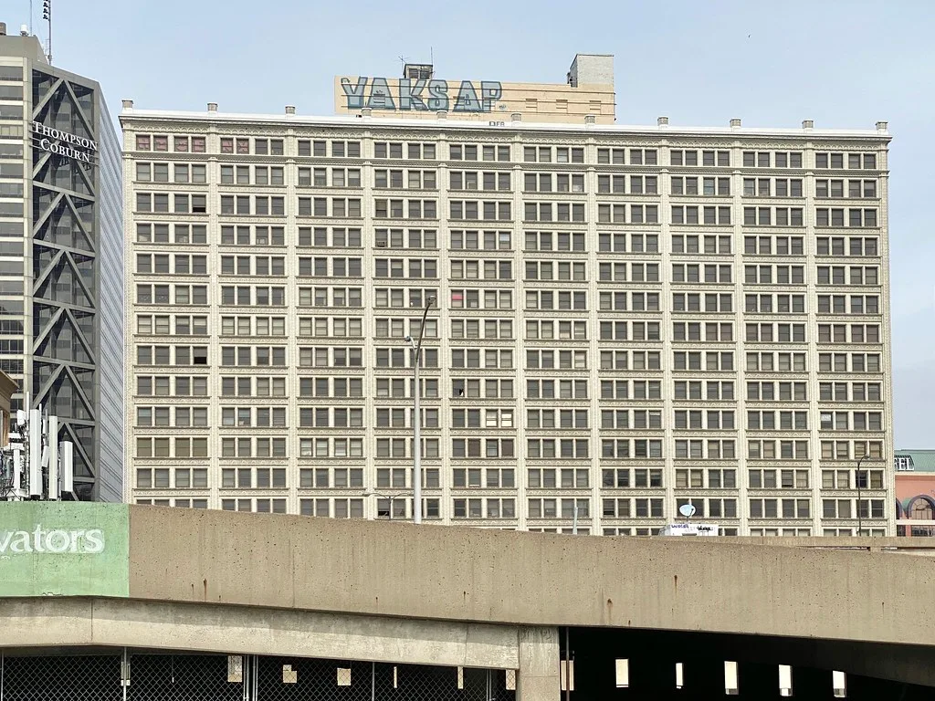 Grid-pattern facade of the Railway Exchange Building in St. Louis.