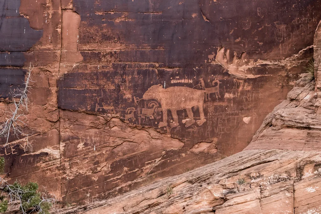 Pétroglyphes sur une paroi de Potash Road près de Moab