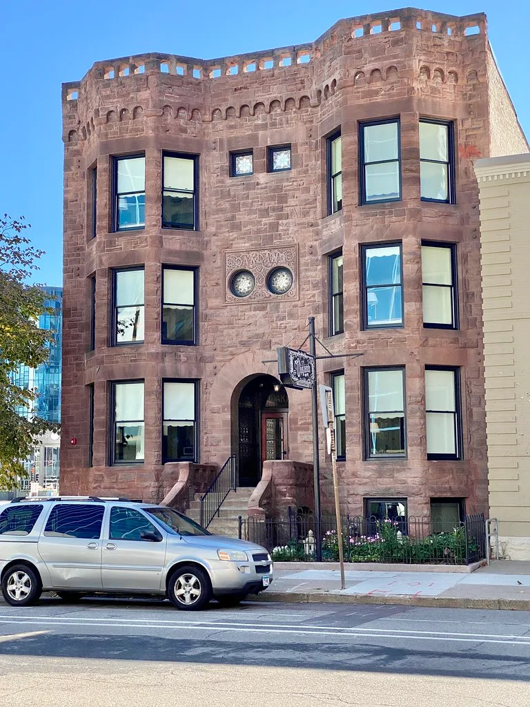 Historic The Oaklands on 9th building in Minneapolis