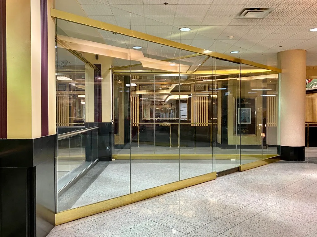 Boutique vacante dans la galerie commerciale de Carew Tower à Cincinnati