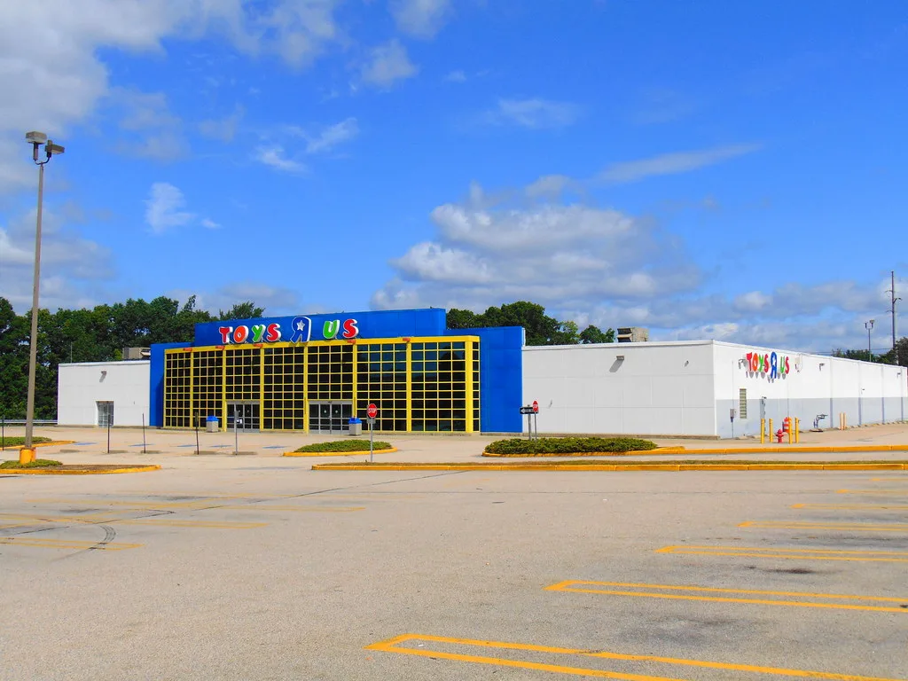 Closed former Toys R Us store in Warwick