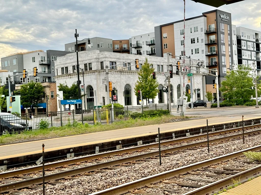 Former Des Plaines State Bank seen from the station