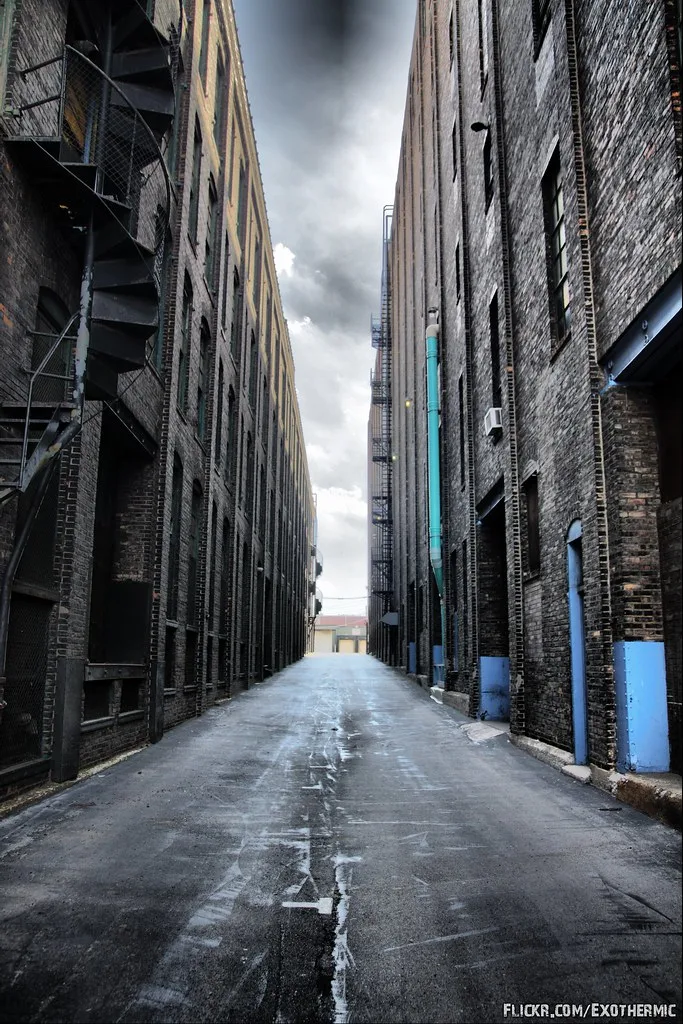 Ruelle entre anciens entrepôts du Near North Riverfront à Saint-Louis