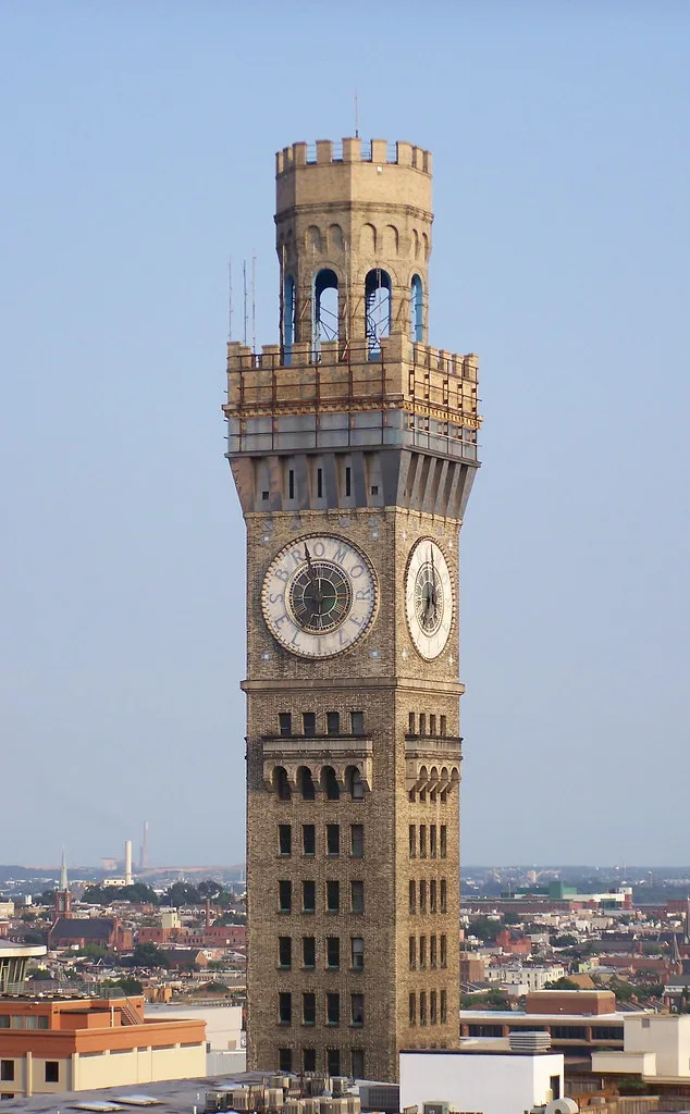 Tour Bromo-Seltzer à Baltimore avec ses grandes horloges.