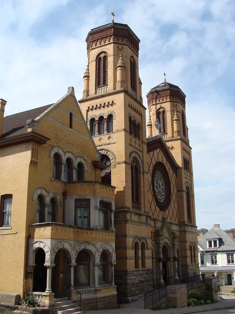 Façade et tours de l'église St Mary Magdalene