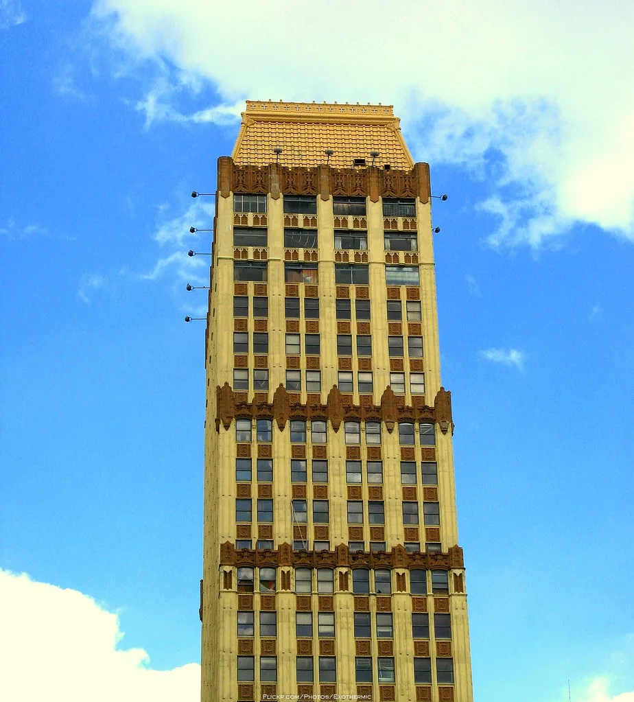 Gothic Revival tower of the Sterick Building in Memphis